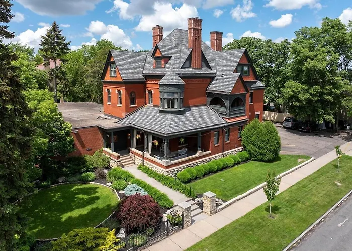The New Victorian Mansion Bed & Breakfast Saint Paul