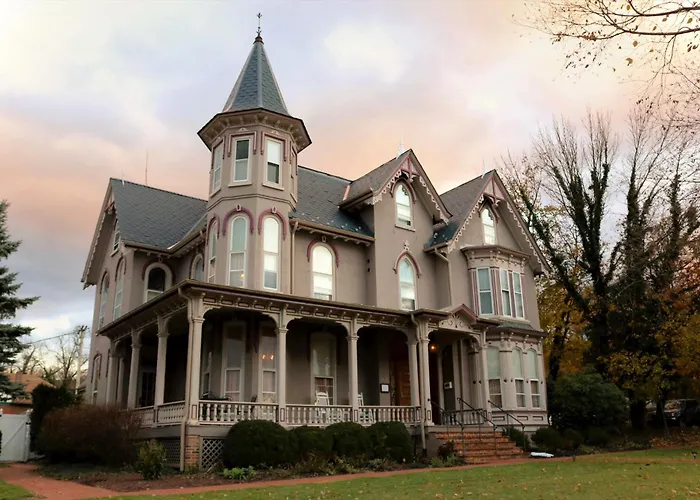 The Joshua Wilton House Hotel Harrisonburg