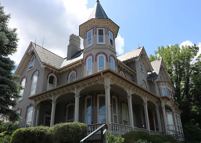 The Joshua Wilton House Hotel Harrisonburg