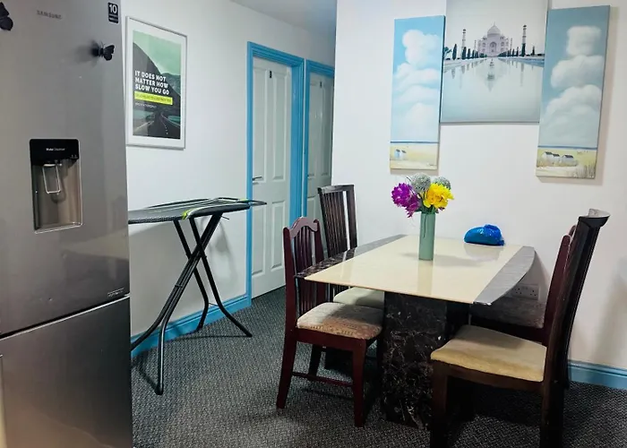 Oyo Unique Private Rooms - Bolton Central, Free Parking