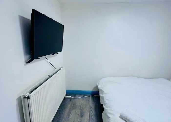Oyo Unique Private Rooms - Bolton Central, Free Parking