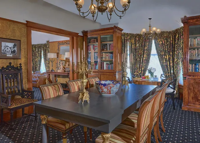 The Charles Pacific Grove Bed & Breakfast