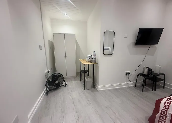 Y2 Guest House London