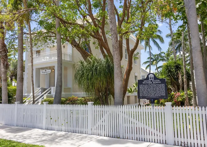 Weatherstation Inn Circa 1911 Key West