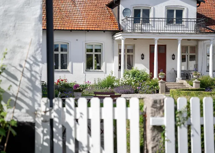 Svabesholms Kungsgards B&B Och Pensionat Stenshuvud Kivik