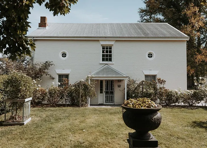 Calstock Estate 1831 Bed & Breakfast Deloraine