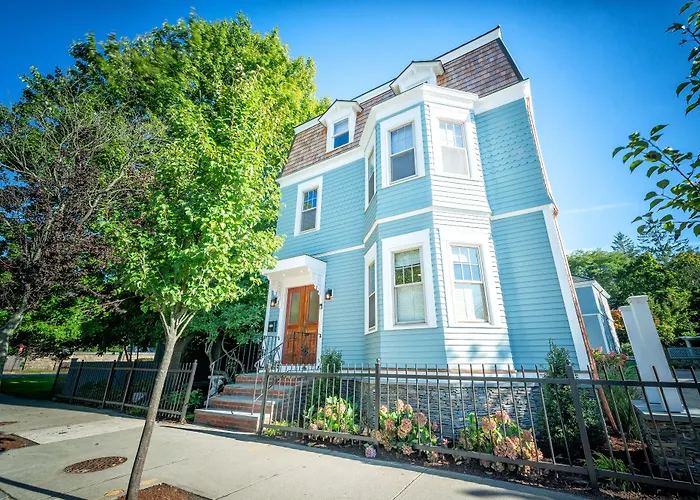 Town & Tide Inn Newport