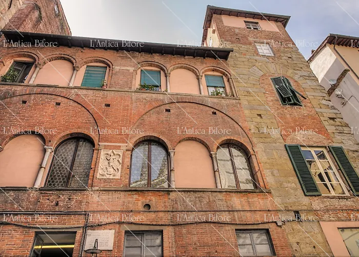 L'antica Bifore Lucca