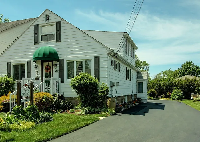 Williams Gate Bed & Breakfast Private Suites Niagara-on-the-Lake