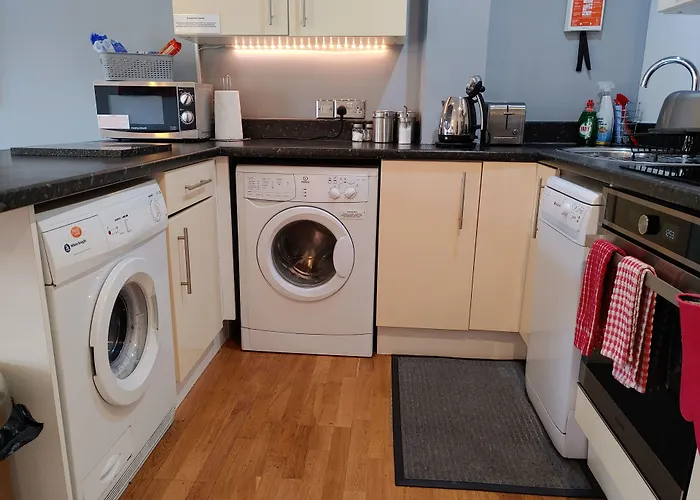 Bed and BreakfastBath House Boutique B&B - In-Room Breakfast - Free Parking