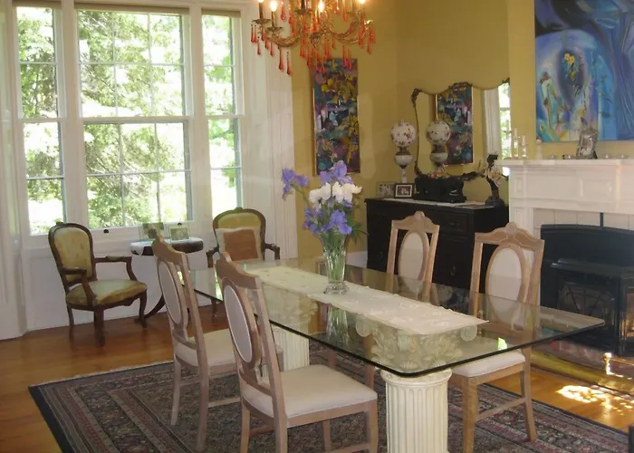 Historic Lyons House Bed & Breakfast Niagara-on-the-Lake