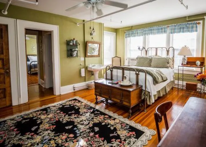 The Henderson Bed & Breakfast Hendersonville