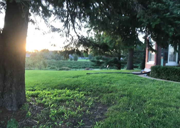 Nauvoo Grand Bed & Breakfast