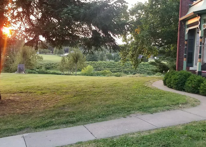 Nauvoo Grand Bed & Breakfast