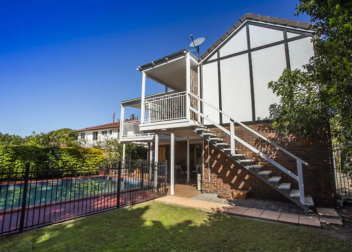 Ainslie Manor Bed And Breakfast