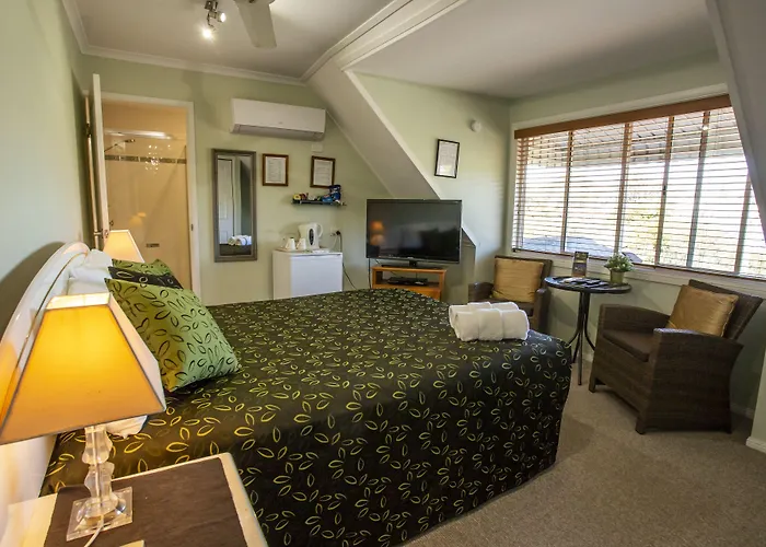 Ainslie Manor Bed And Breakfast