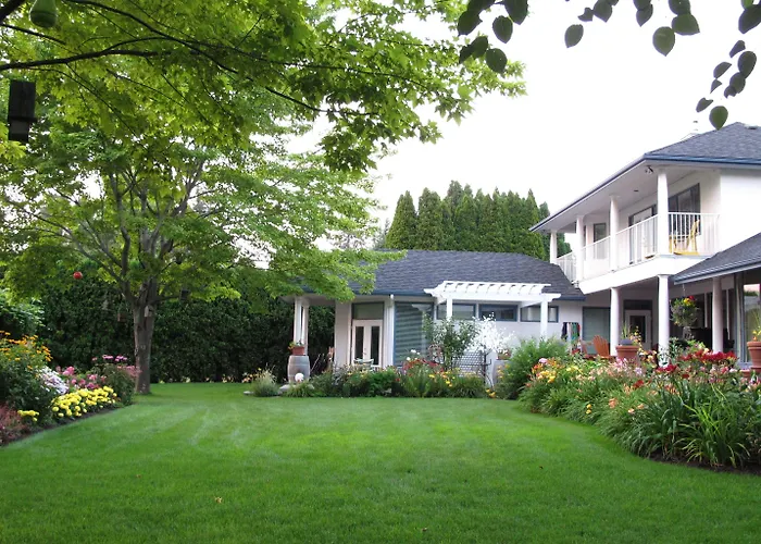 Bed and BreakfastLakeshore B&B