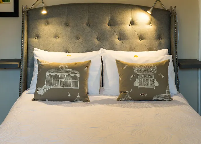 The Henry Guest House Bath