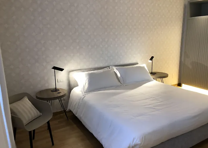 200 Rooms & Terrace Bari