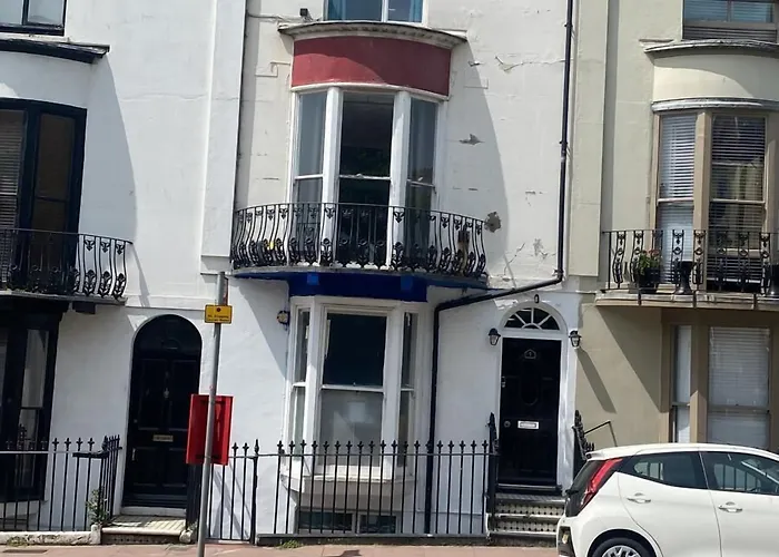 Oyo Avalon Lifestyle Guest House Brighton