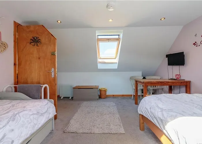 Burnside Cottage & Caravan Woodend Portree