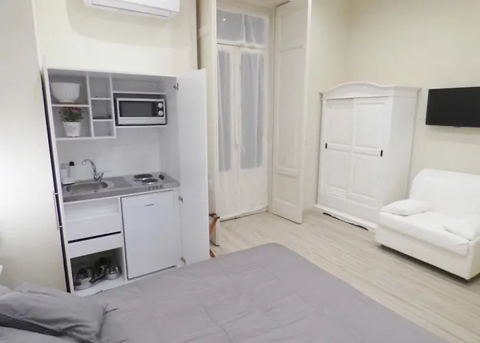 Da Polly A Piazza Amedeo Bed & Breakfast Naples