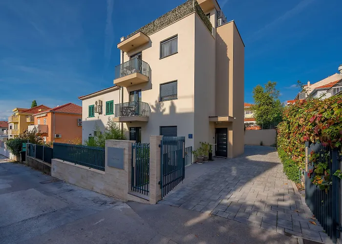 Seven Seas Residence Split
