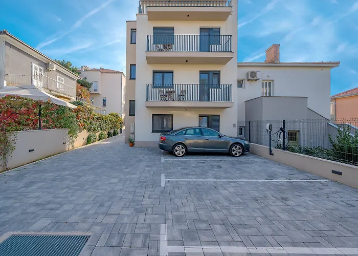 Seven Seas Residence Split