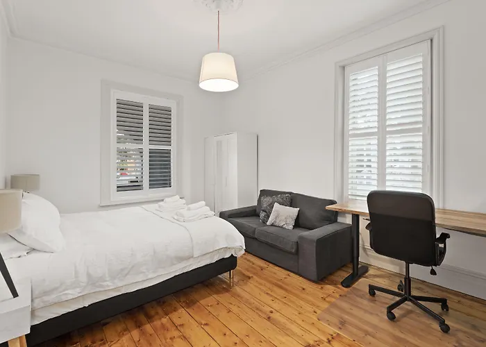 Work Sleep Live Melbourne Bed & Breakfast