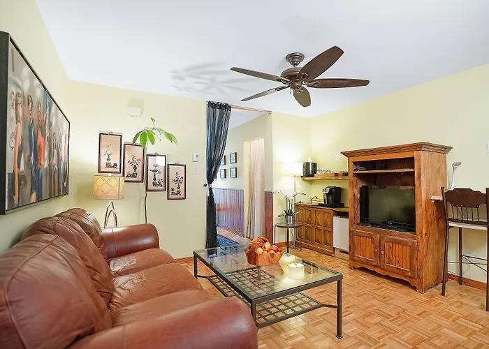 Accueil Chez Francois Bed & Breakfast Montreal
