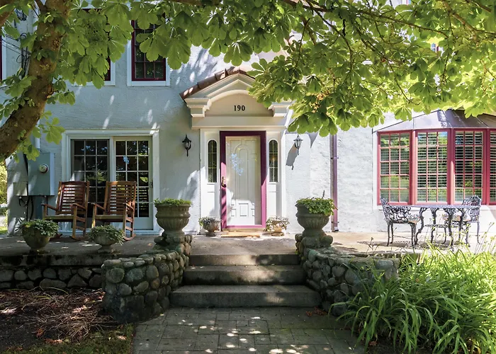 The Villa Bed And Breakfast Westerly