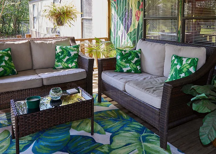 Pleasant Days Lodging Tropical Master Suite Homosassa