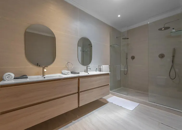 L X I Camps Bay Bed & Breakfast Cape Town