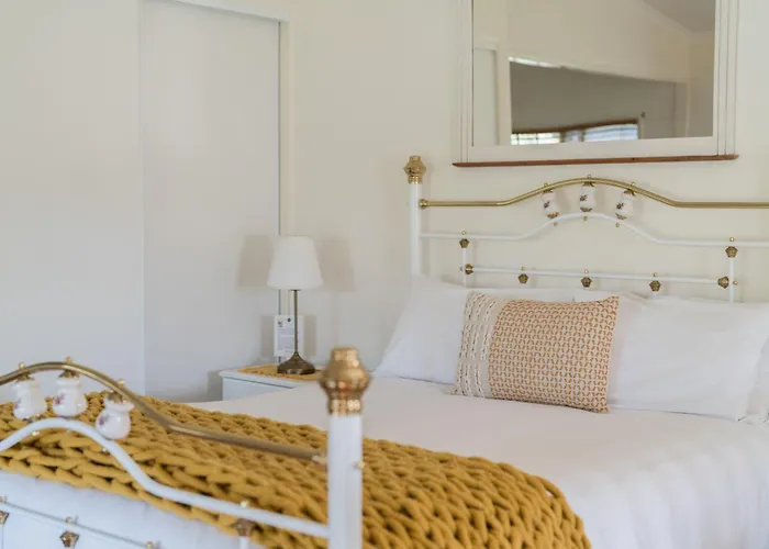 Granite Gardens Cottages & Lake Retreat