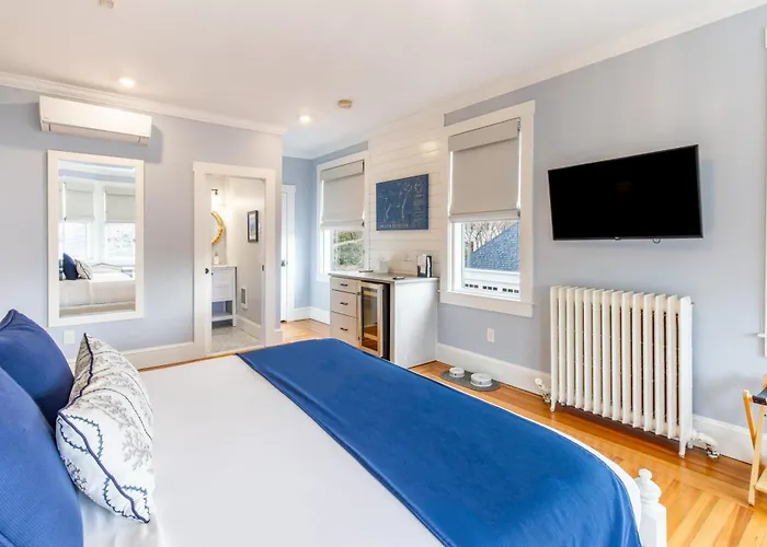 Paws On Pelham (Adults Only) Bed & Breakfast Newport