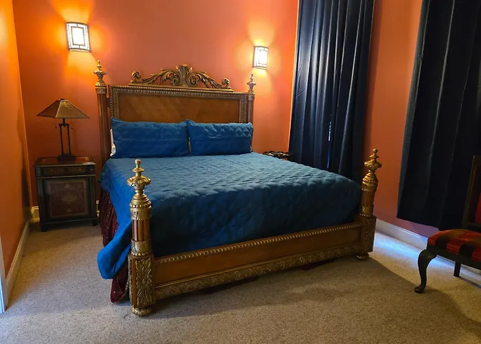 Natchez Manor Bed & Breakfast