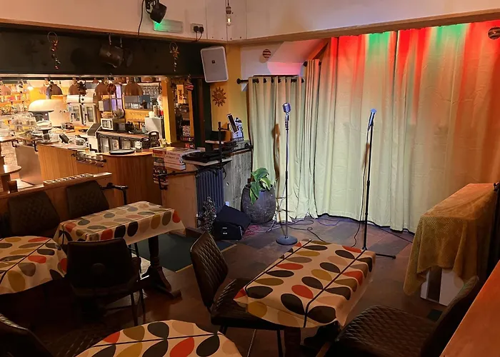 Hoopers Sandy Beach Guest Rooms Swansea