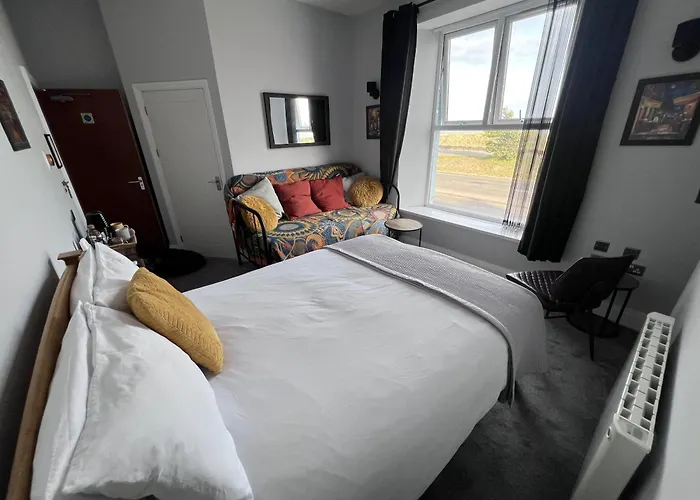 Hoopers Sandy Beach Guest Rooms Swansea