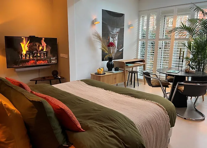 Bed and BreakfastB&B Urban Oasis With Free Parking