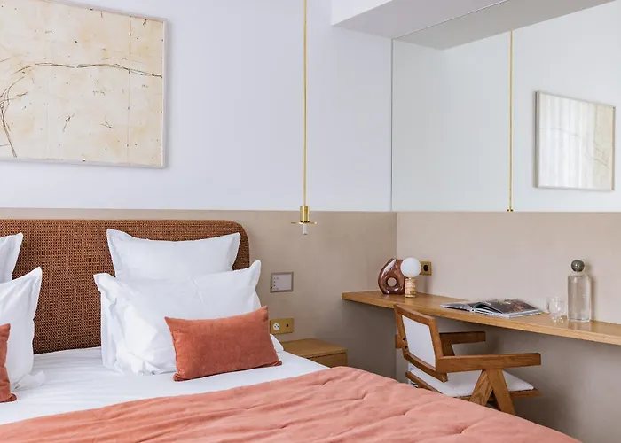 1.75 Paris La Source Apartment