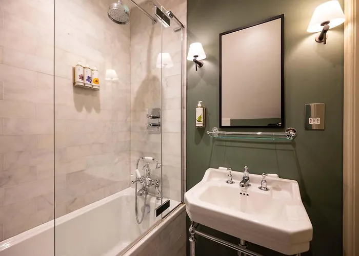 The Bottle & Glass Inn - Barn View - Room 2 Henley-on-Thames