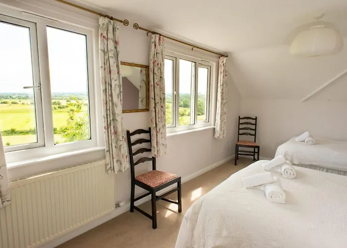 Healing Waters Sanctuary: Glastonbury's Holistic Retreat