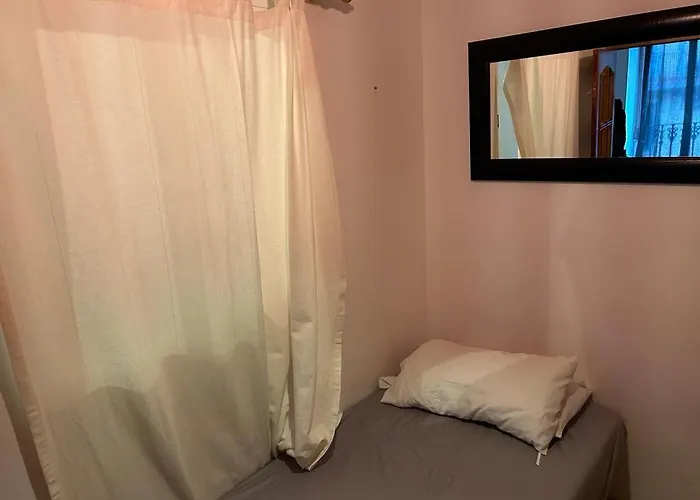 Bed and Breakfast La Reina de Gran Via -TPH Madrid