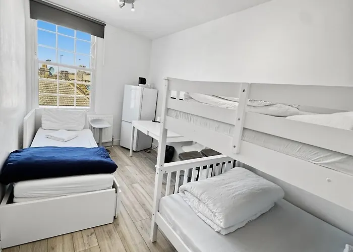 Room For 5 In Zone 2 - Willesden Green London