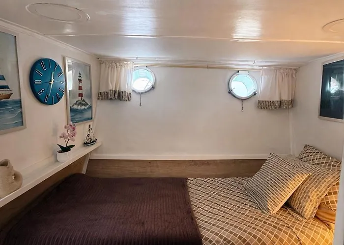 Bed and Breakfast Boat & Breakfast Alicudi Alghero