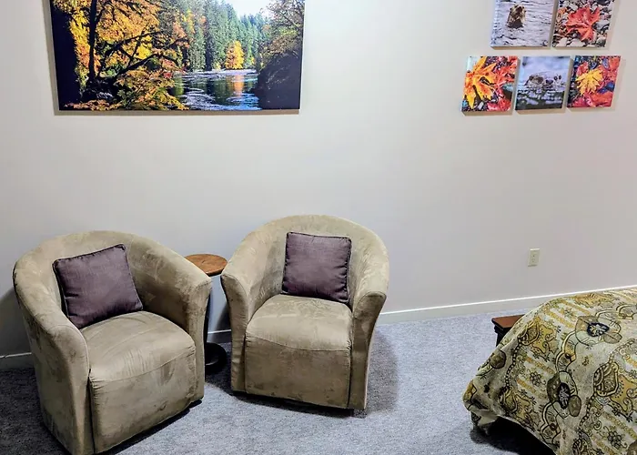 Cedar Wood Lodge Bed & Breakfast Inn Port Alberni