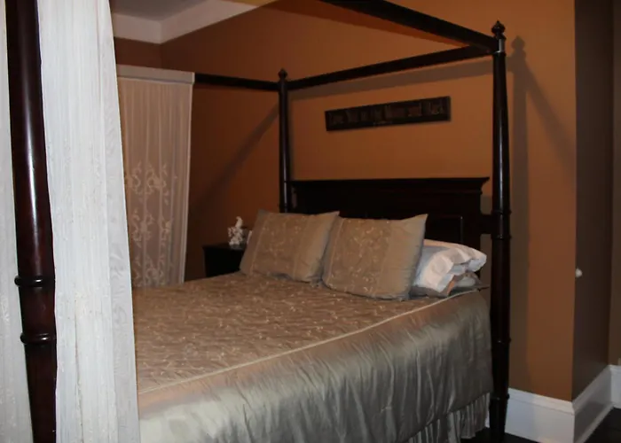 Monroe Manor Inn South Haven