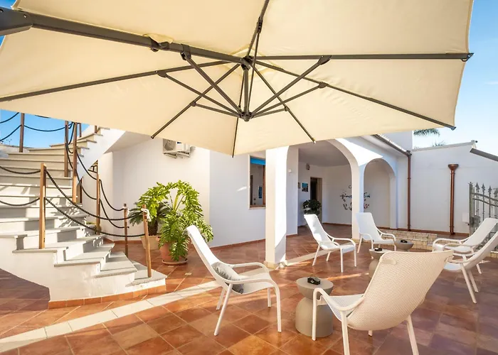 Bed and Breakfast By The Sea - Le Chele Torre Lapillo