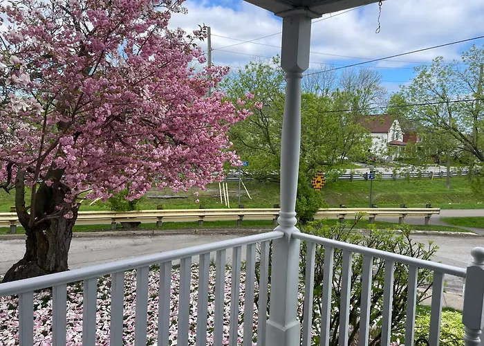 Strathaird Bed And Breakfast Niagara Falls