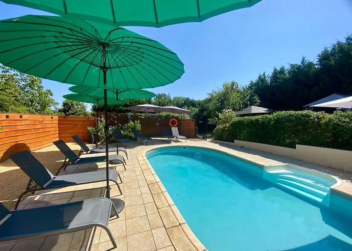 La Clef Des Songes - Maison D'Hotes Au Calme, Au Coeur De Sarlat, 2 Minutes A Pied De La Cite Medievale - Climatisation - Petits Dejeuners Fait Maison - Parking Gratuit - Option Spa Et Massages - Piscine De Saison A 400M